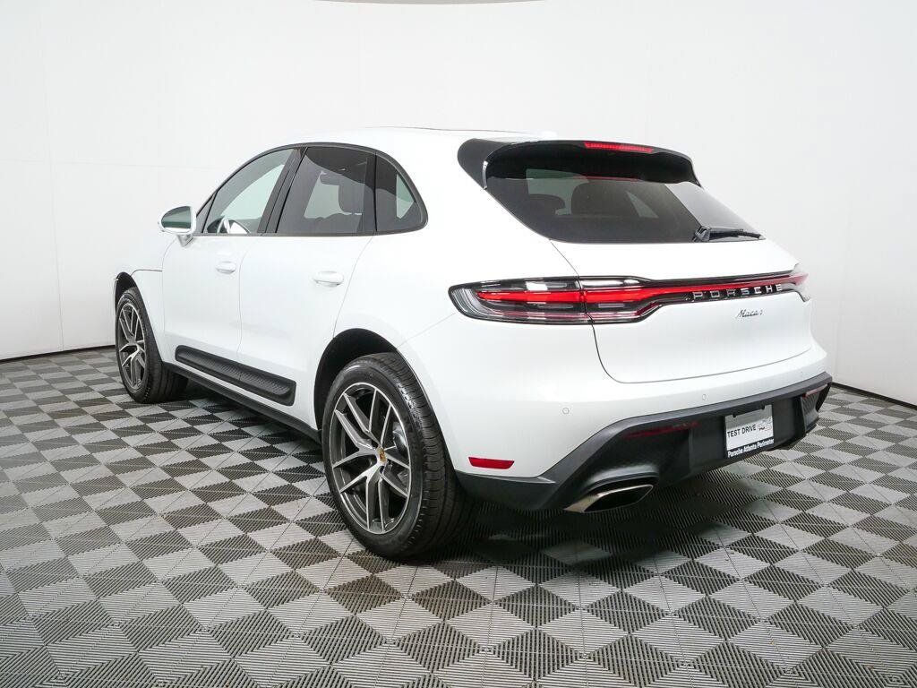 Certified 2026 Porsche Macan AWD/4WD image 3