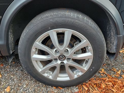 Used 2021 Nissan Rogue Sport S FWD image 5