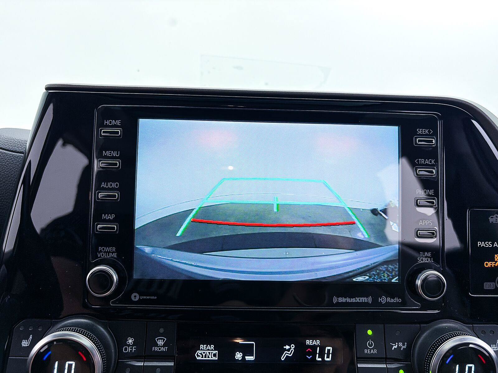 Used 2022 Toyota Highlander XLE FWD image 7