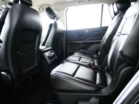 Used 2023 Lincoln Aviator AWD image 32