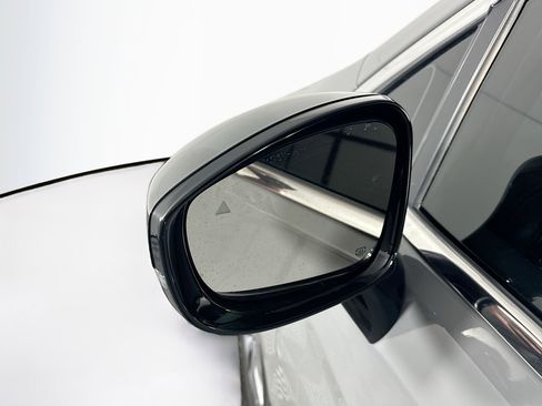 Used 2025 Chrysler Pacifica Select image 16