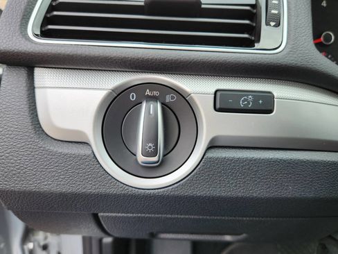 Used 2019 Volkswagen Passat 2.0T Wolfsburg w/ Wheels & Sunroof Package image 21