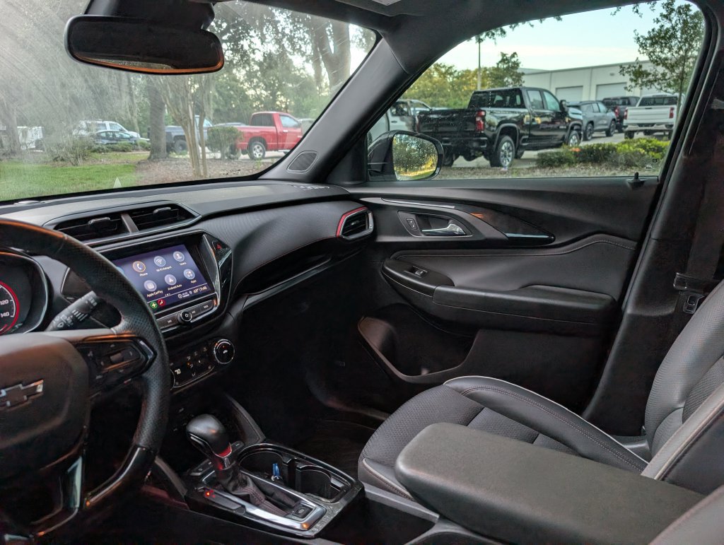 Used 2023 Chevrolet TrailBlazer RS w/ Sun and Liftgate Package AWD/4WD image 14