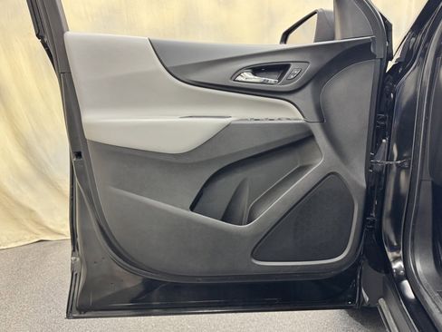 Used 2021 Chevrolet Equinox LS image 12