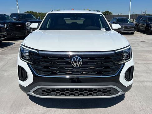 Used 2025 Volkswagen Atlas Cross Sport SE FWD image 2