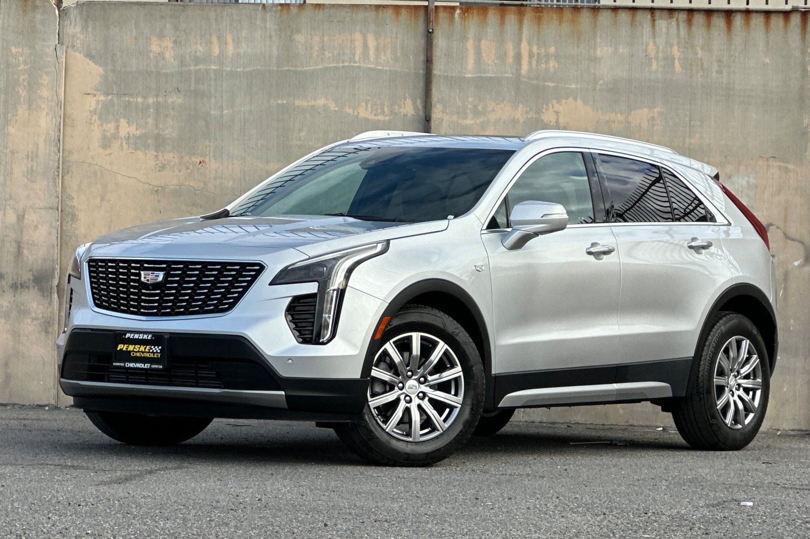 Used 2022 Cadillac XT4 Premium Luxury w/ Enhanced Visibility Package FWD image 8