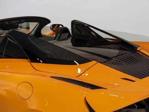 Used 2024 McLaren 750S Spider RWD image 44