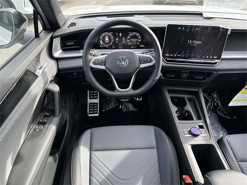 New 2026 Volkswagen Tiguan SE R-Line image 9