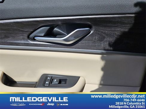 New 2025 Jeep Grand Cherokee Limited w/ Luxury Tech Group II image 11