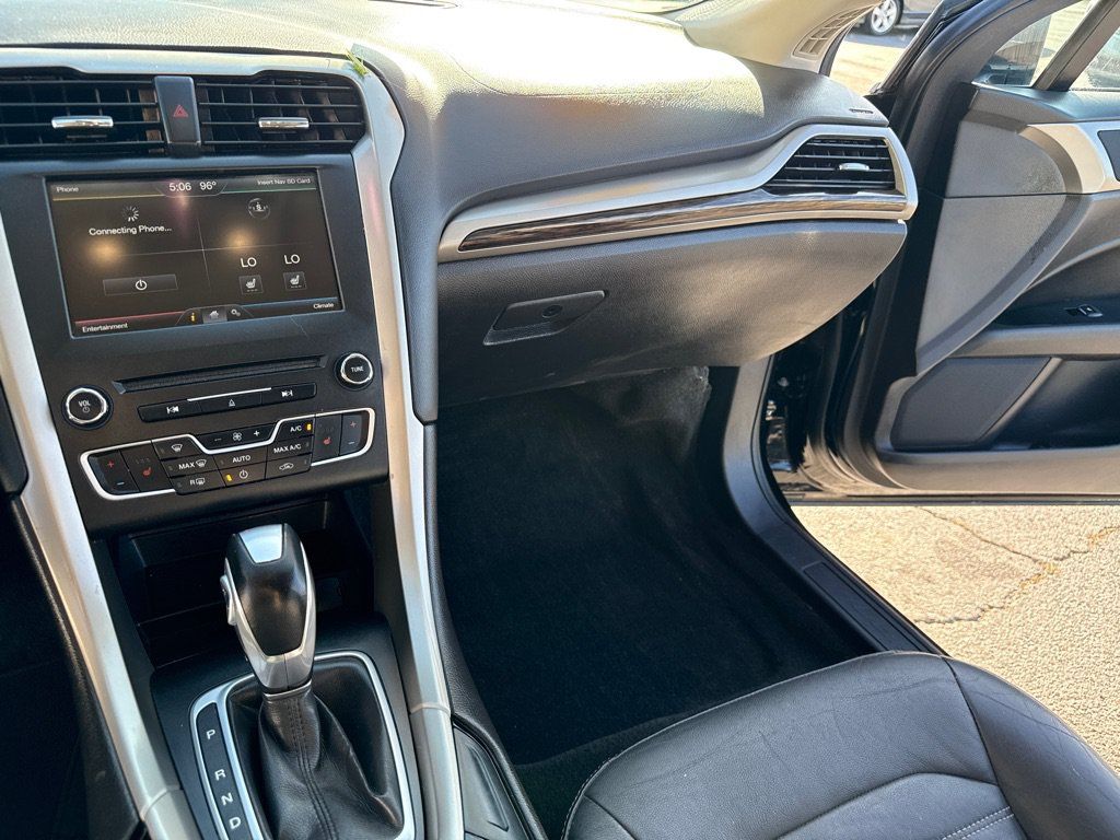 Used 2016 Ford Fusion SE w/ Equipment Group 202A FWD image 13