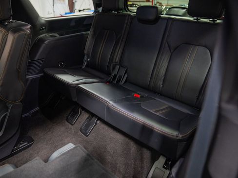 Used 2023 Ford Expedition Platinum image 23