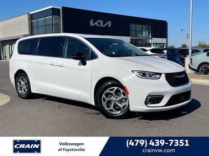 Used 2024 Chrysler Pacifica Limited