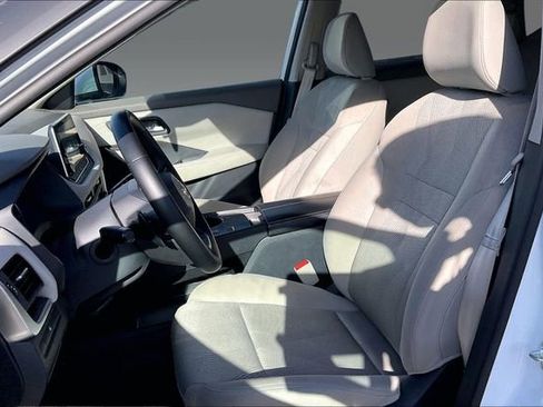 Used 2025 Nissan Rogue SV image 5