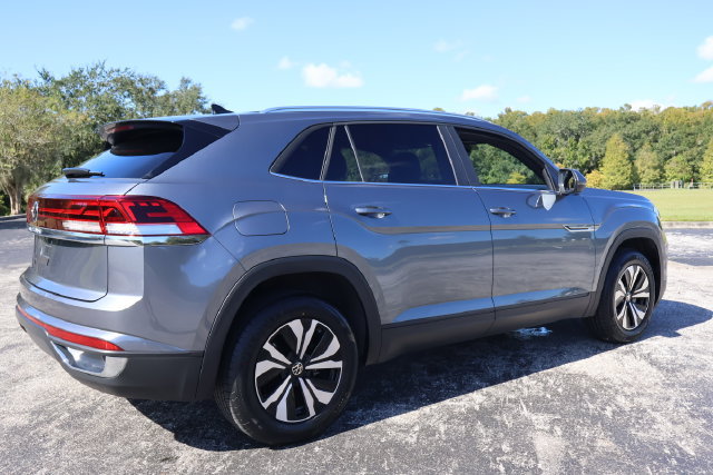 Certified 2024 Volkswagen Atlas Cross Sport SE FWD image 8