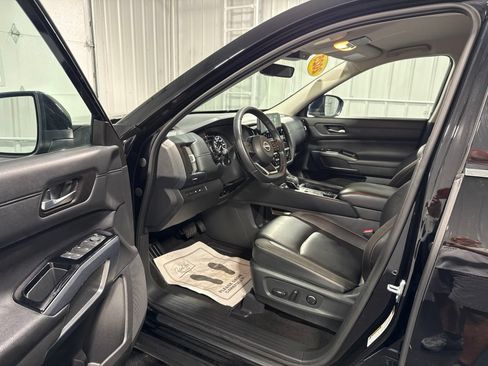 Used 2025 Nissan Pathfinder SL AWD/4WD image 21