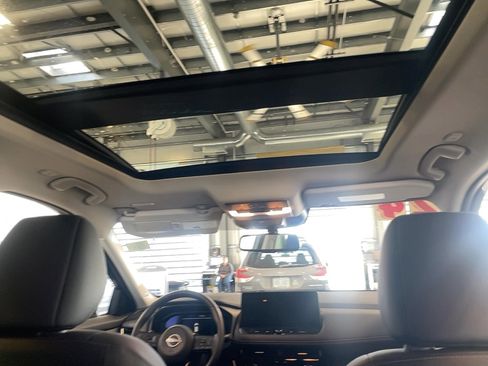 Used 2024 Nissan Rogue Platinum w/ Platinum Premium Package image 7