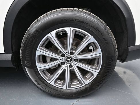 Used 2025 Mercedes-Benz GLC 300 4MATIC image 3