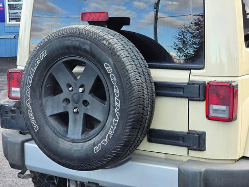 Used 2012 Jeep Wrangler Unlimited Sahara w/ Connectivity Group image 13