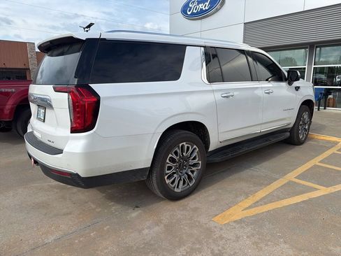 Used 2024 GMC Yukon XL SLT w/ SLT Luxury Package AWD/4WD image 11