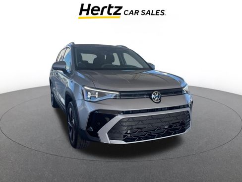 Used 2025 Volkswagen Taos SE image 1