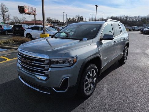 Used 2023 GMC Acadia SLE w/ Driver Convenience Package image 3