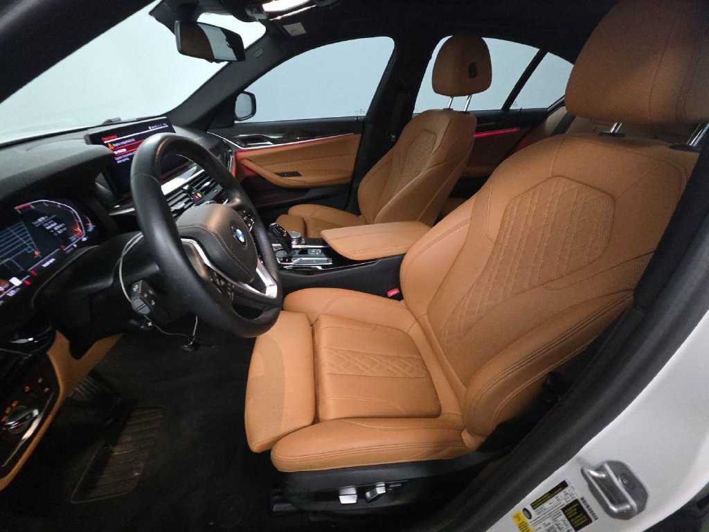 Used 2023 BMW 530i w/ Convenience Package RWD image 4