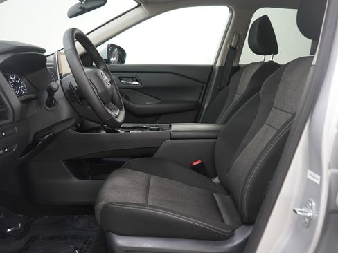 Used 2025 Nissan Rogue SV image 24