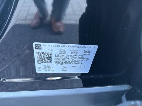 Used 2023 GMC Terrain SLE w/ Driver Convenience Package image 6