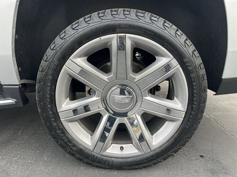 Used 2020 Cadillac Escalade ESV Luxury image 19