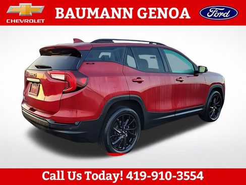 Used 2024 GMC Terrain SLE w/ Driver Convenience Package FWD image 8
