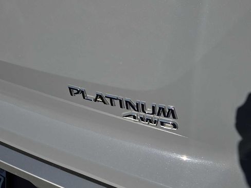 Used 2025 Nissan Pathfinder Platinum image 5