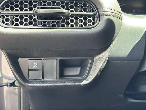 Used 2025 Honda HR-V LX image 15