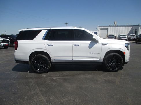 Certified 2023 GMC Yukon Denali w/ Denali Reserve Package AWD/4WD image 5