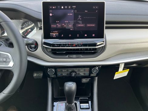 New 2026 Jeep Compass Limited image 25