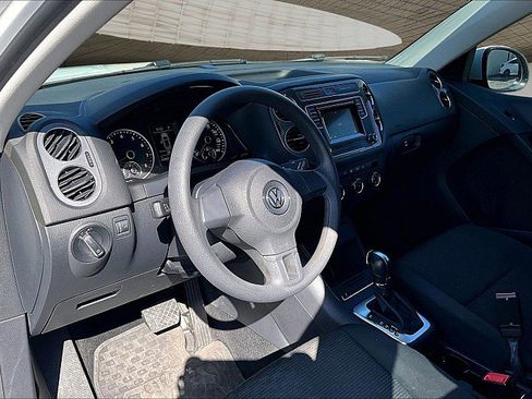 Used 2018 Volkswagen Tiguan Limited image 13