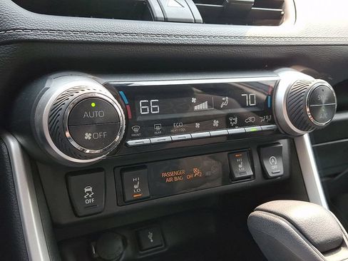 Used 2021 Toyota RAV4 XLE w/ Convenience Package AWD/4WD image 17