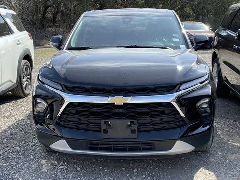 Used 2025 Chevrolet Blazer LT image 2