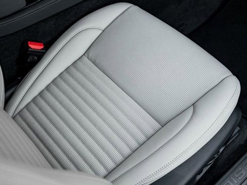 New 2025 Land Rover Discovery Sport S image 28