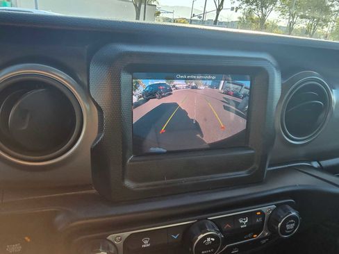 Used 2022 Jeep Wrangler Unlimited Sport image 29