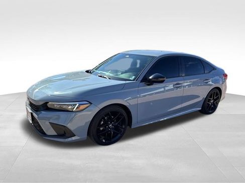 Used 2023 Honda Civic Sport image 3