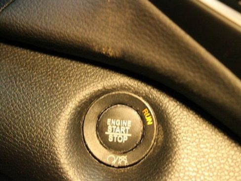 Used 2020 Jeep Cherokee High Altitude image 25