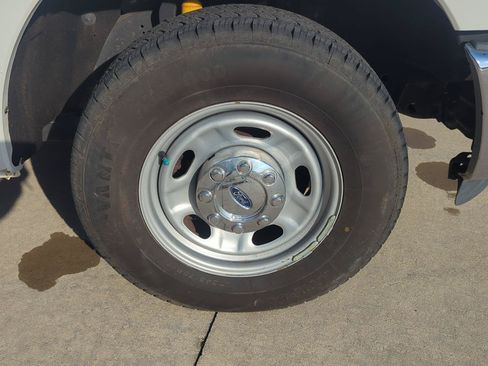 Used 2016 Ford F250 XL w/ Power Equipment Group RWD image 31