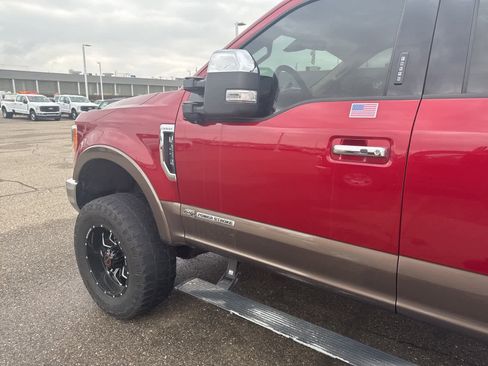 Used 2017 Ford F250 Lariat w/ Lariat Ultimate Package image 3