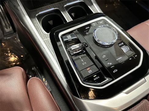 Used 2024 BMW 760i xDrive image 22