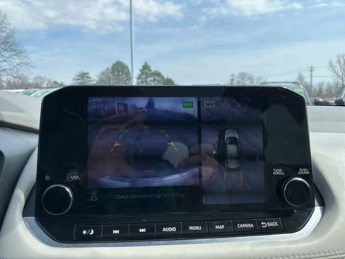 Used 2023 Nissan Rogue SL w/ SL Premium Package image 31