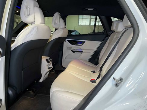 Used 2025 Mercedes-Benz GLC 300 4MATIC image 20