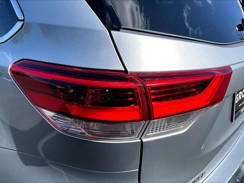 Used 2019 Toyota Highlander XLE FWD image 29