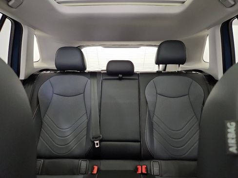New 2026 Volkswagen Tiguan SE FWD image 32