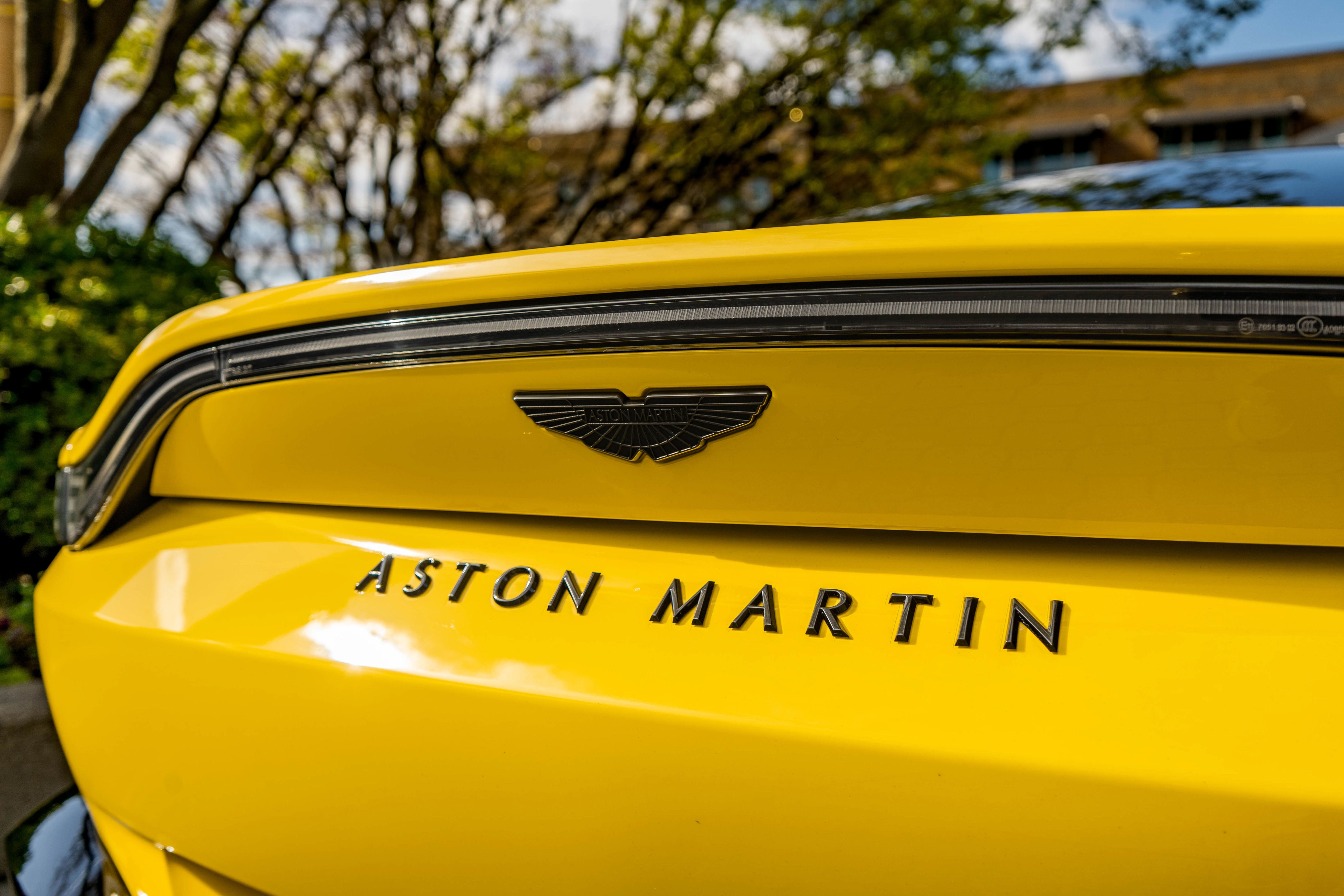 Used 2023 Aston Martin V8 Vantage Coupe RWD image 8