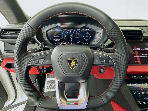 Used 2025 Lamborghini Urus SE image 11